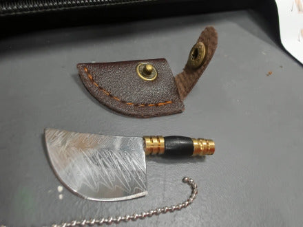 Resin black handle damasicus patterned keychain knife