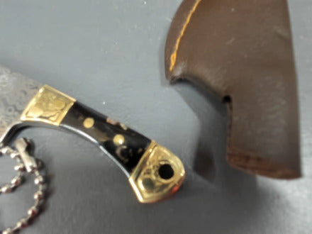 Damascus resin and brass keychain knfie (black)