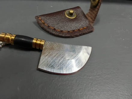 Resin black handle damasicus patterned keychain knife