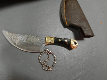 Damascus resin and brass keychain knfie (black)
